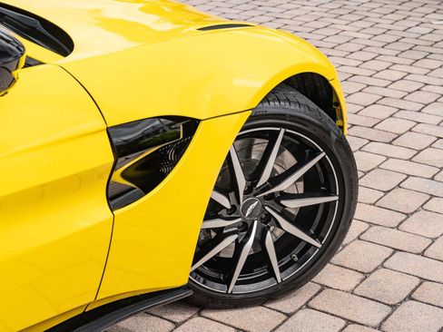 Used 2020 Aston Martin V8 Vantage Coupe image 11