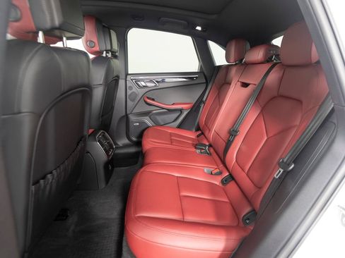 Certified 2024 Porsche Macan AWD/4WD image 35