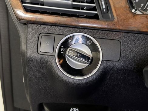 Used 2013 Mercedes-Benz E 350 4MATIC Sedan image 33
