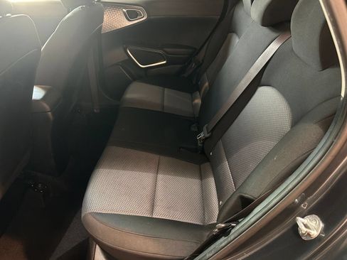 Used 2025 Kia Soul LX w/ LX Technology Package FWD image 19