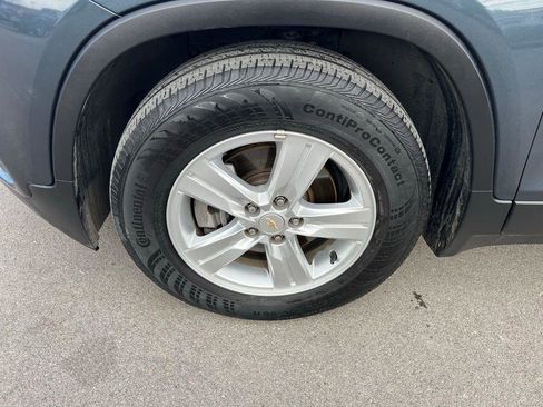 Used 2022 Chevrolet Trax LT w/ LT Convenience Package image 15