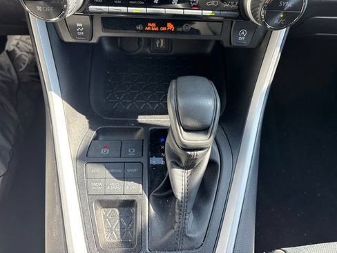 Used 2025 Toyota RAV4 XLE AWD/4WD image 19