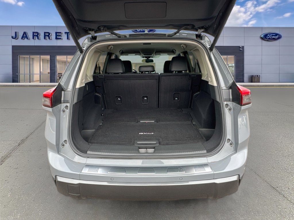 Used 2025 Nissan Rogue SL AWD/4WD image 26