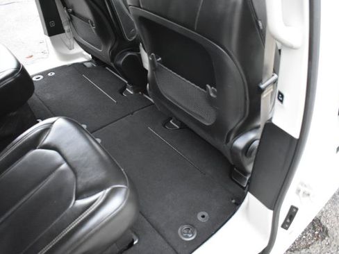 Used 2020 Chrysler Voyager Lxi image 17