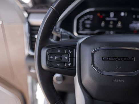 Used 2022 GMC Sierra 1500 Denali AWD/4WD image 17