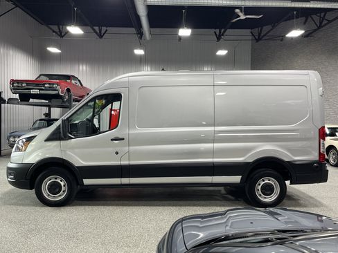 Used 2024 Ford Transit 250 148 Medium Roof RWD image 2