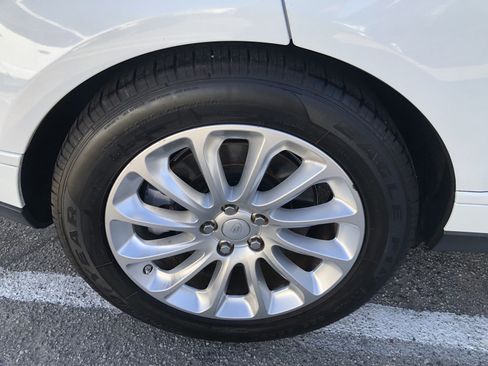 Used 2018 Land Rover Range Rover HSE image 5