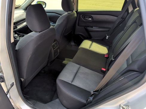 Used 2024 Nissan Rogue SV image 9