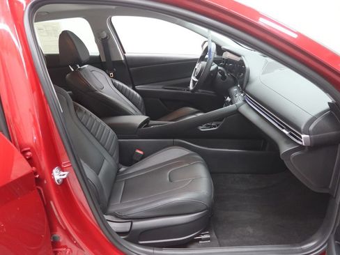 Used 2025 Hyundai Elantra Limited FWD image 12