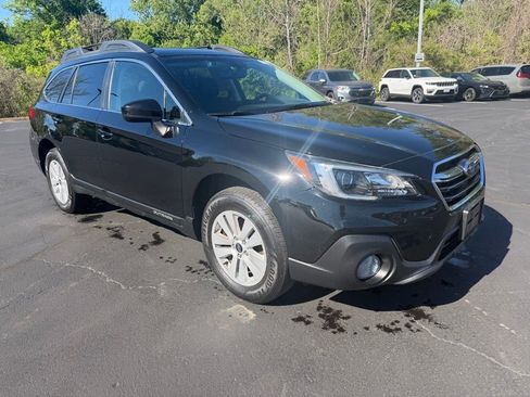 Used 2019 Subaru Outback 2.5i Premium AWD/4WD image 4