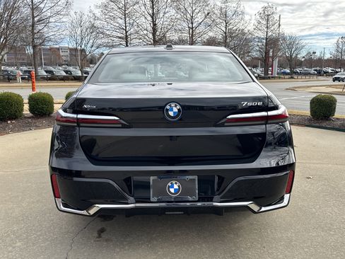 New 2026 BMW 750e xDrive image 4