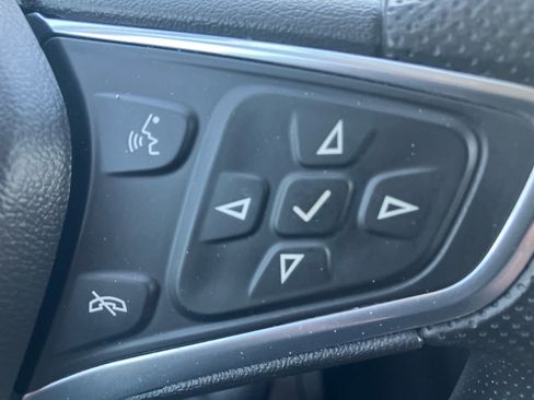 Used 2022 Chevrolet Equinox LS w/ LS Convenience Package FWD image 18