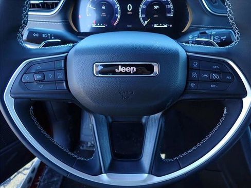 New 2025 Jeep Grand Cherokee Altitude image 15