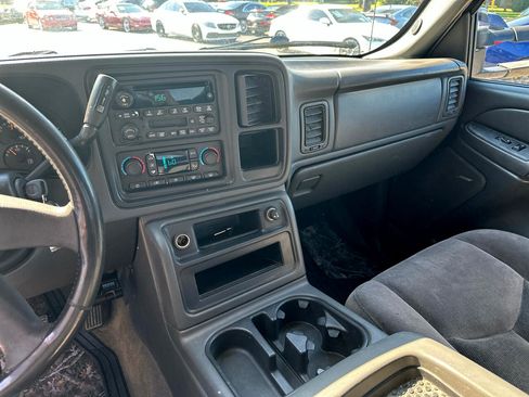 Used 2004 GMC Sierra 3500 SLE w/ Heavy-Duty Power Package image 11