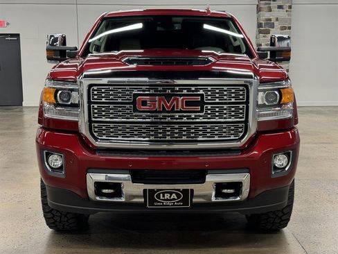 Used 2018 GMC Sierra 2500 Denali w/ Duramax Plus Package AWD/4WD image 2