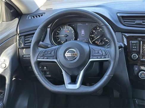 Certified 2020 Nissan Rogue SV image 25