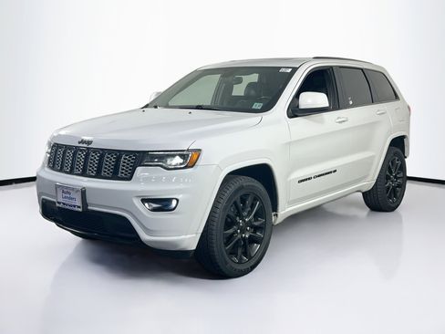 Used 2022 Jeep Grand Cherokee Laredo X image 1