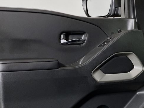 Used 2025 Nissan Frontier SV image 16