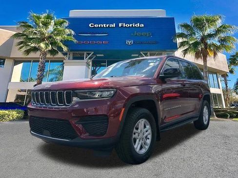 Certified 2024 Jeep Grand Cherokee Laredo AWD/4WD image 9