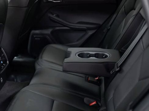 Certified 2025 Porsche Macan Turbo image 28