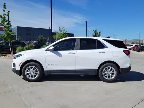 Used 2022 Chevrolet Equinox LT AWD/4WD image 2