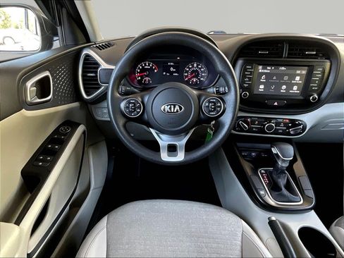 Used 2020 Kia Soul S FWD image 8