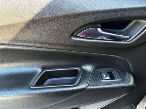 Used 2018 Chevrolet Equinox LT FWD image 37