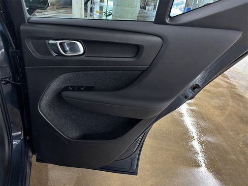 Certified 2022 Volvo XC40 P8 Recharge Plus image 18