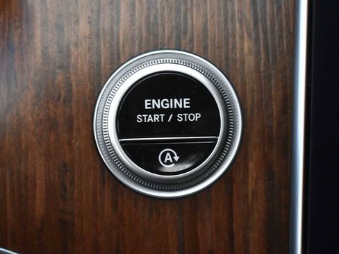 Used 2025 Mercedes-Benz C 300 4MATIC Sedan image 17