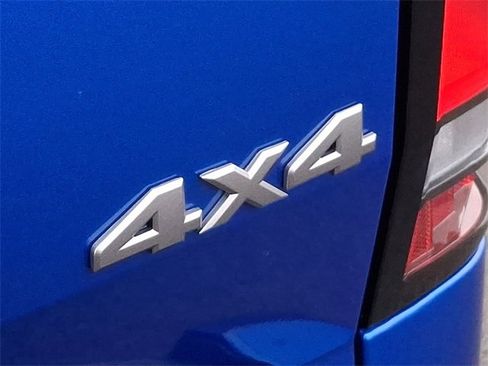 Used 2025 Nissan Frontier SV w/ SV Convenience Package image 32