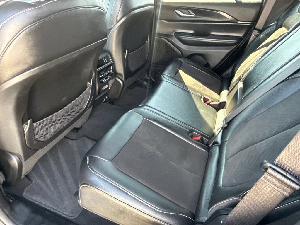 Used 2024 Jeep Grand Cherokee Altitude RWD image 16