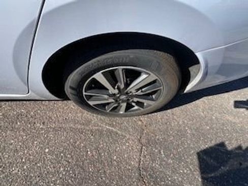 Used 2025 Nissan Versa SV image 11