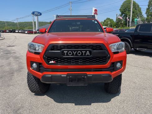 Used 2016 Toyota Tacoma TRD Off-Road w/ Premium & Technology Package AWD/4WD image 2