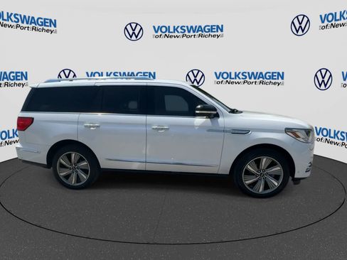 Used 2018 Lincoln Navigator Reserve w/ Technology Package AWD/4WD image 9