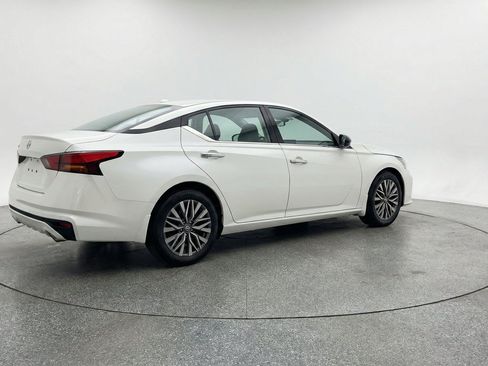 Used 2025 Nissan Altima 2.5 SV FWD image 9