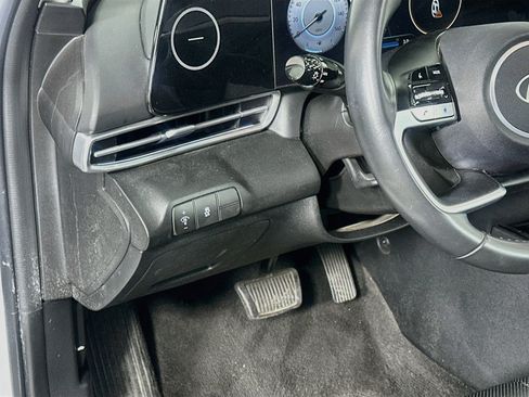 Used 2025 Hyundai Elantra Limited FWD image 17