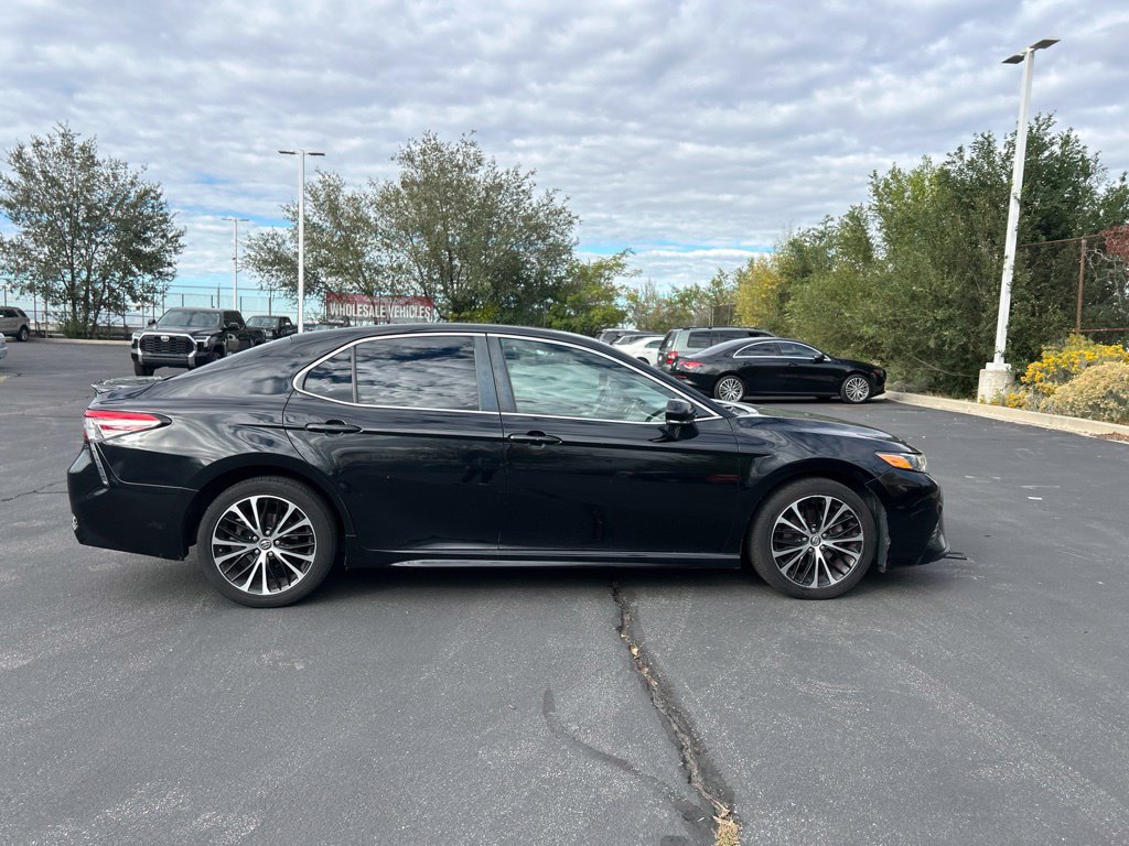 Used 2018 Toyota Camry SE w/ Convenience Package FWD image 5