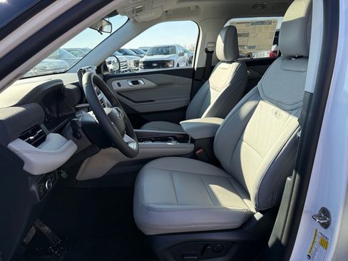 New 2026 Ford Explorer Active w/ Active Comfort Package AWD/4WD image 5