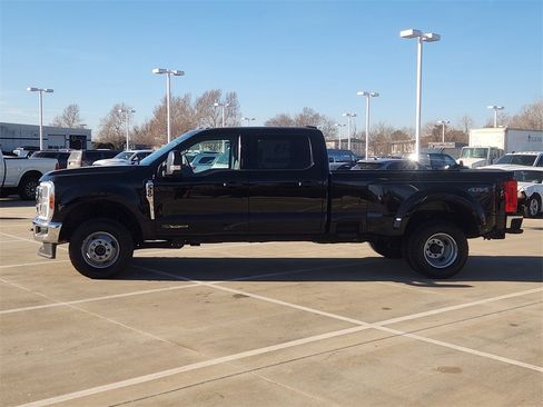 Used 2024 Ford F350 XLT image 4