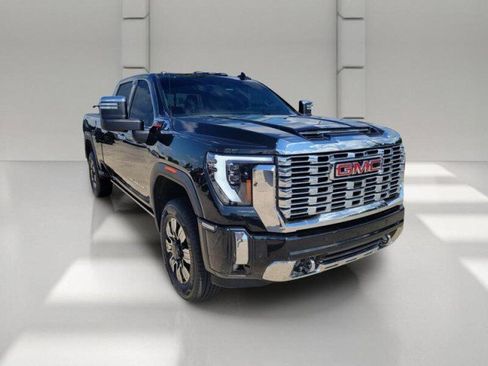 Used 2024 GMC Sierra 2500 Denali w/ Denali Reserve Package AWD/4WD image 3