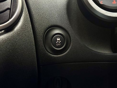 Used 2017 Nissan 370Z Coupe RWD image 14