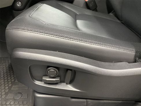 Used 2024 Land Rover Defender 110 X-Dynamic SE image 18