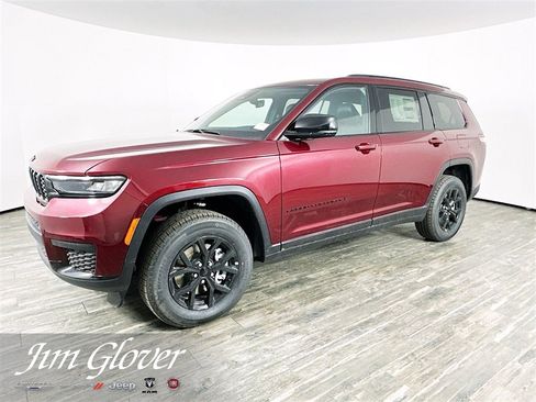Used 2025 Jeep Grand Cherokee L Altitude image 4
