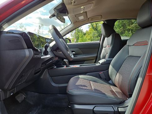 New 2026 Nissan Kicks SR w/ Cold Weather Package AWD/4WD image 10