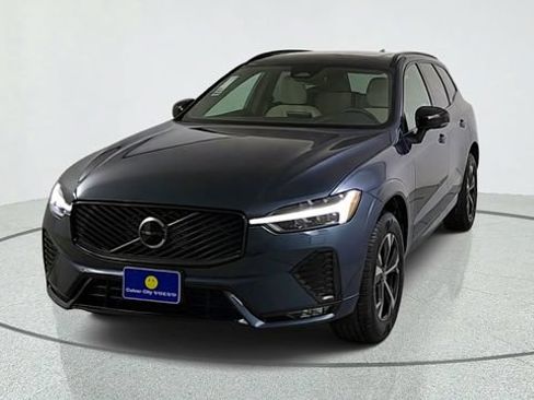 Used 2027 Volvo XC60 B5 Core AWD/4WD image 2