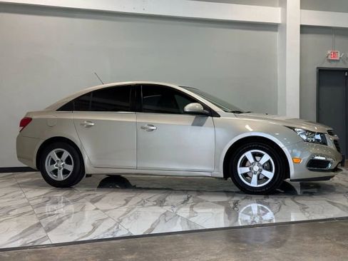 Used 2016 Chevrolet Cruze LT w/ Technology Package image 5