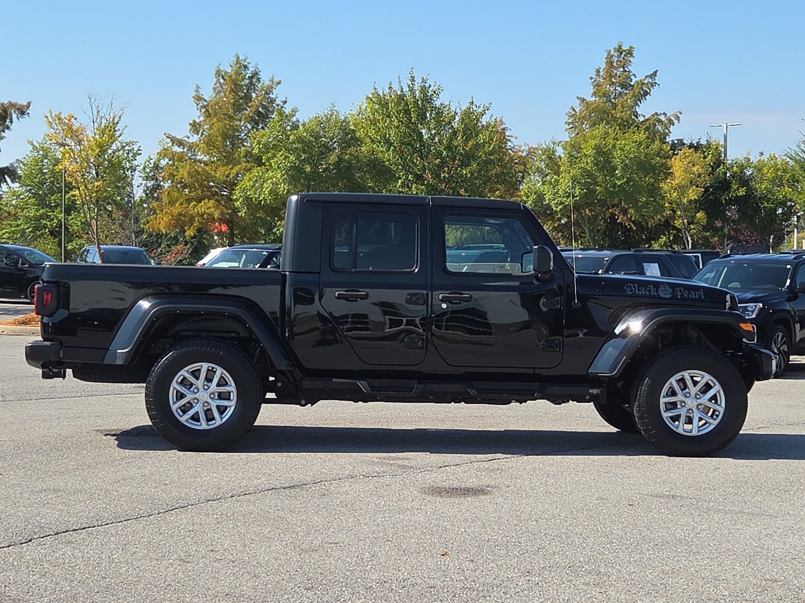 Used 2023 Jeep Gladiator Sport AWD/4WD image 6