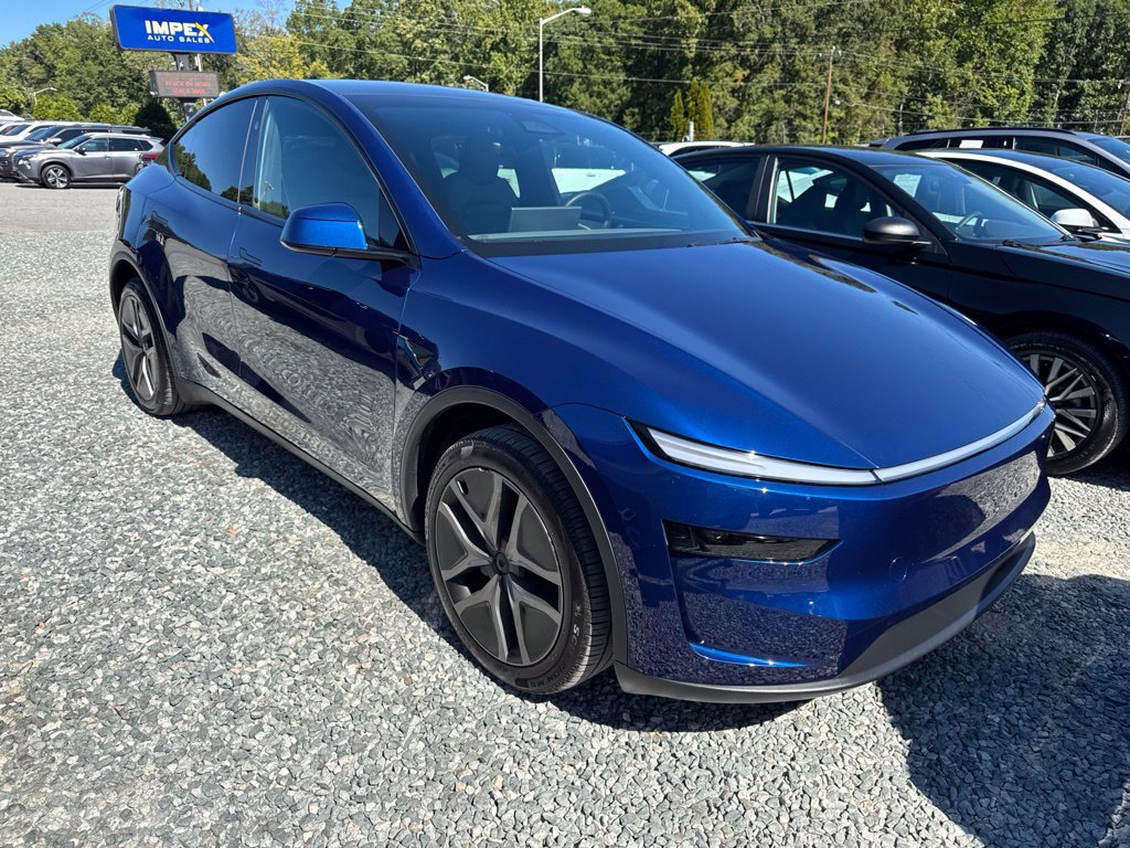 Used 2026 Tesla Model Y 2WD image 2