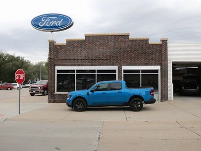 New 2025 Ford Maverick Lariat w/ Black Appearance Package
