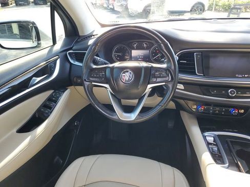 Used 2022 Buick Enclave Essence image 11